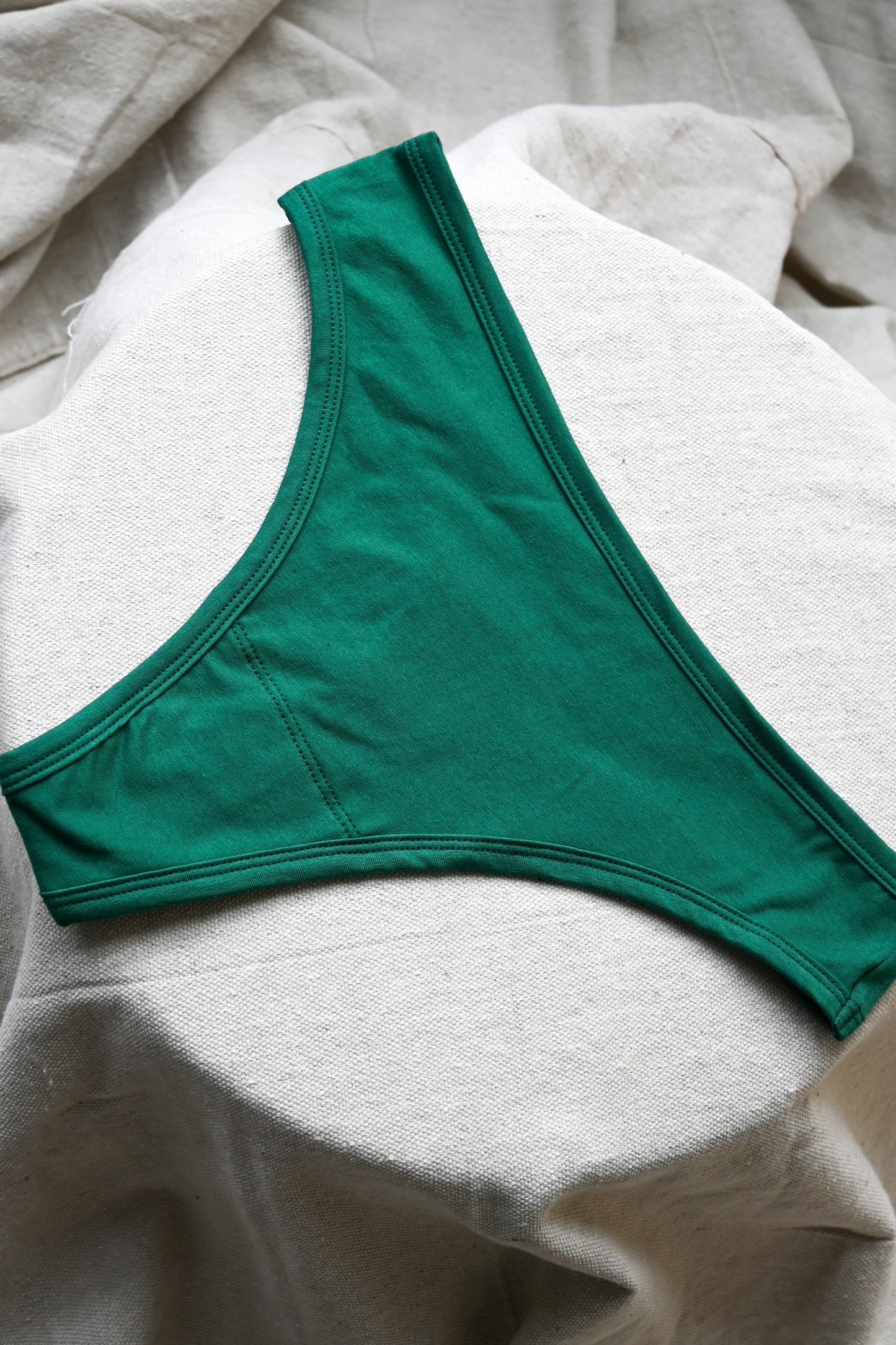 Lola Thong - Pine